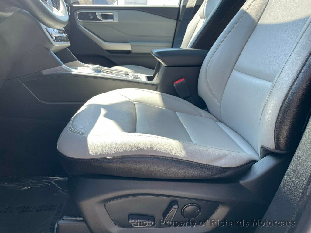 2021 Ford Explorer XLT 4WD - Agate Black Metallic exterior view 9