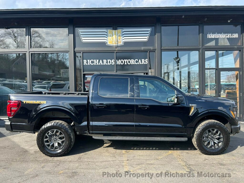 2025 Ford F-150 Tremor 4WD SuperCrew 5.5' Box - Agate Black Metallic exterior view 2