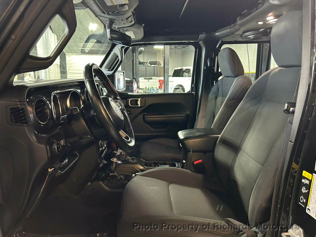 2022 Jeep Gladiator - Black Clearcoat exterior view 13