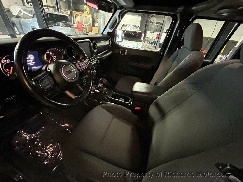 2022 Jeep Gladiator - Black Clearcoat exterior view 14