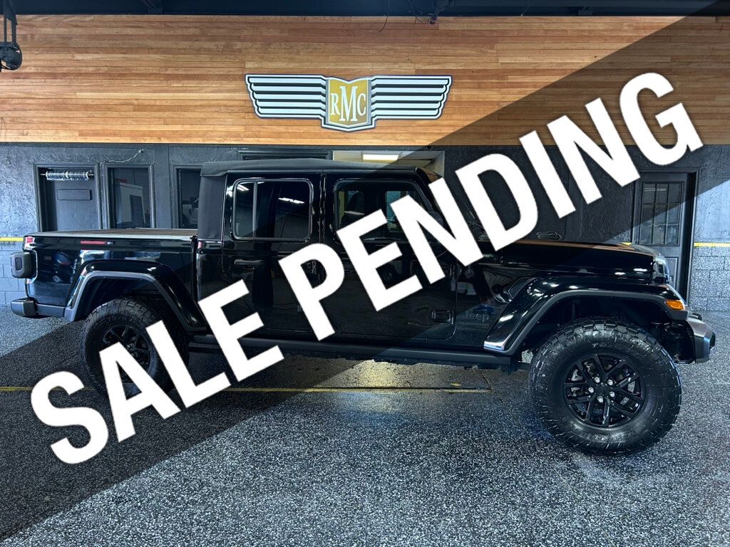 2022 Jeep Gladiator - Black Clearcoat exterior view 1