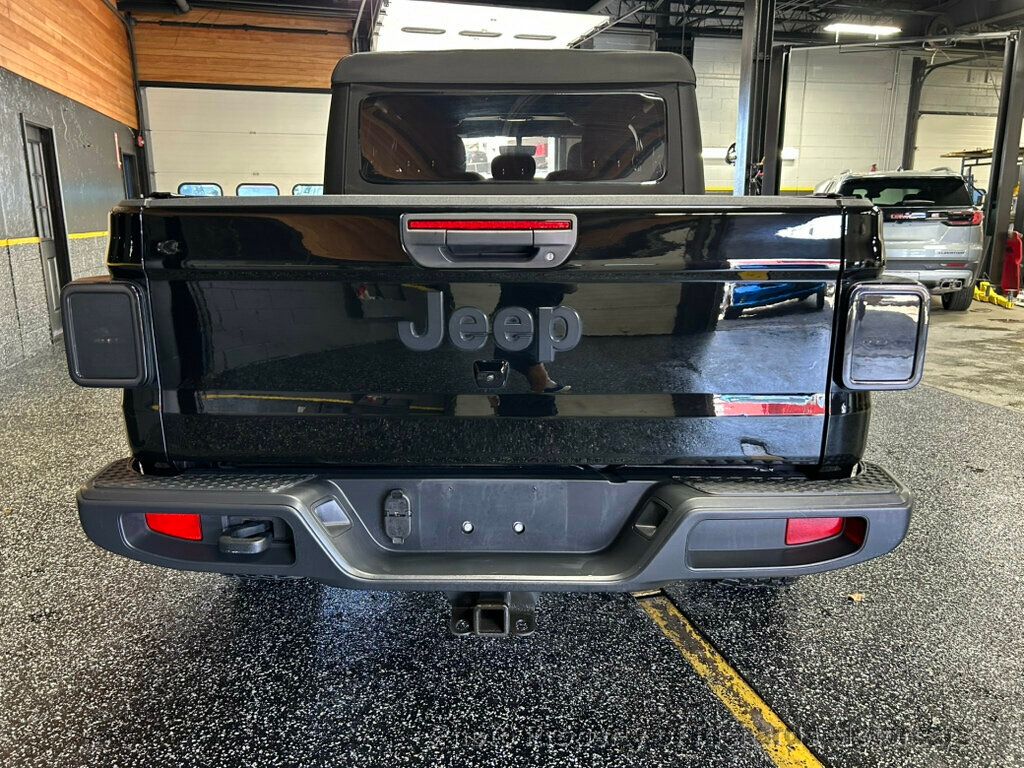 2022 Jeep Gladiator - Black Clearcoat exterior view 4