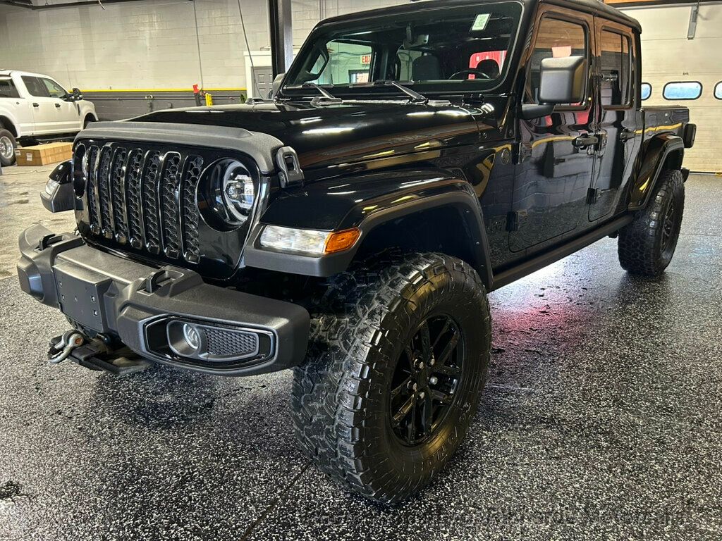 2022 Jeep Gladiator - Black Clearcoat exterior view 7