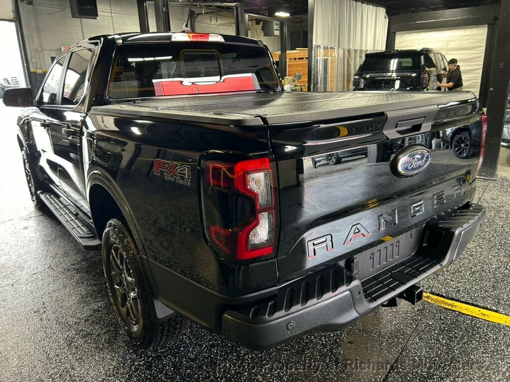 2024 Ford Ranger XLT 4WD SuperCrew 5' Box - Shadow Black exterior view 5