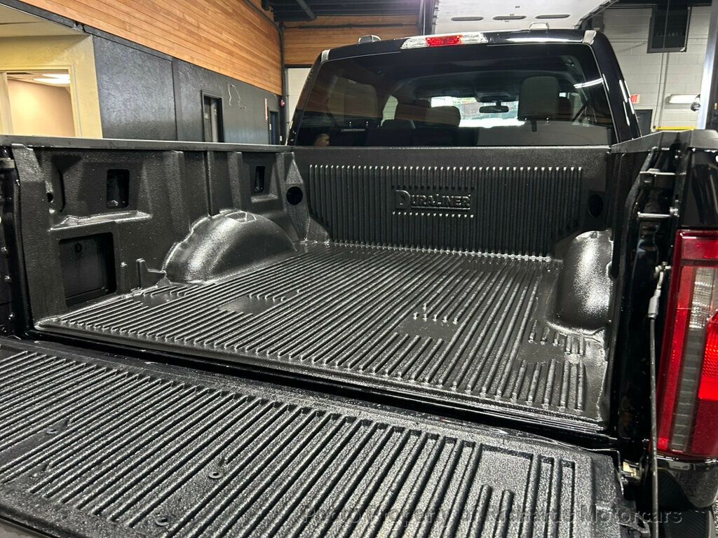 2025 Ford F-150 XLT 4WD SuperCrew 5.5' Box - Agate Black Metallic exterior view 11