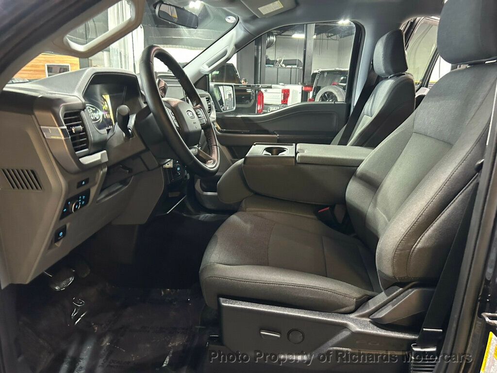 2025 Ford F-150 XLT 4WD SuperCrew 5.5' Box - Agate Black Metallic exterior view 12