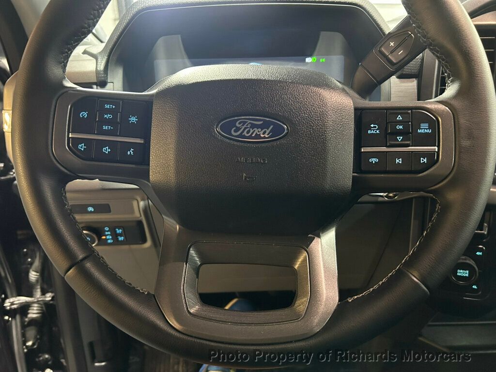 2025 Ford F-150 XLT 4WD SuperCrew 5.5' Box - Agate Black Metallic exterior view 14