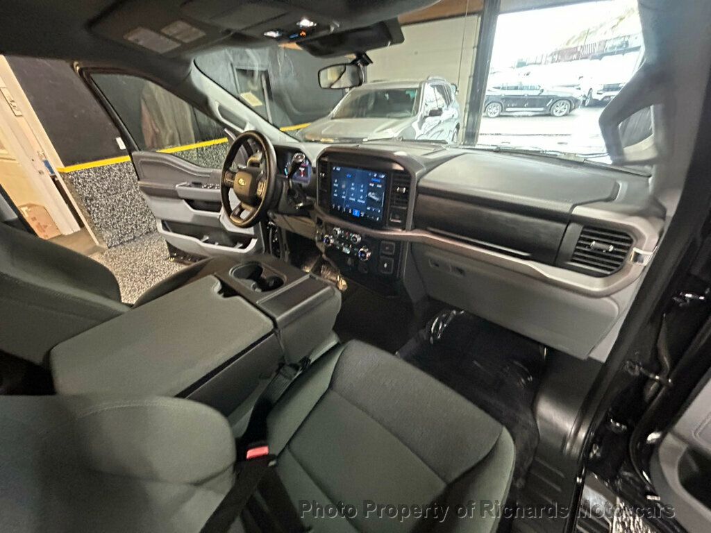 2025 Ford F-150 XLT 4WD SuperCrew 5.5' Box - Agate Black Metallic exterior view 20