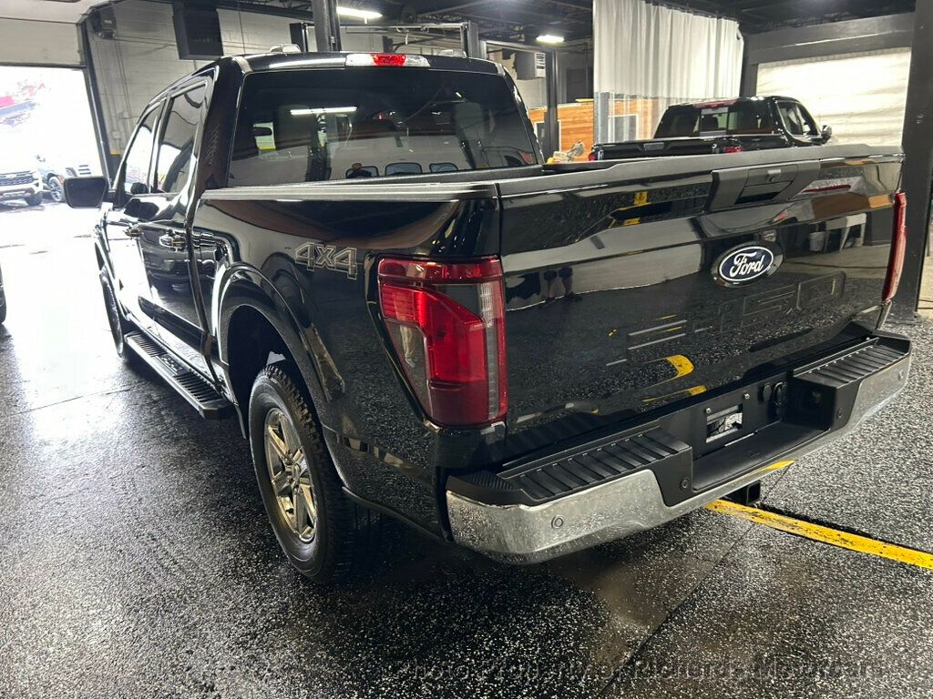 2025 Ford F-150 XLT 4WD SuperCrew 5.5' Box - Agate Black Metallic exterior view 5