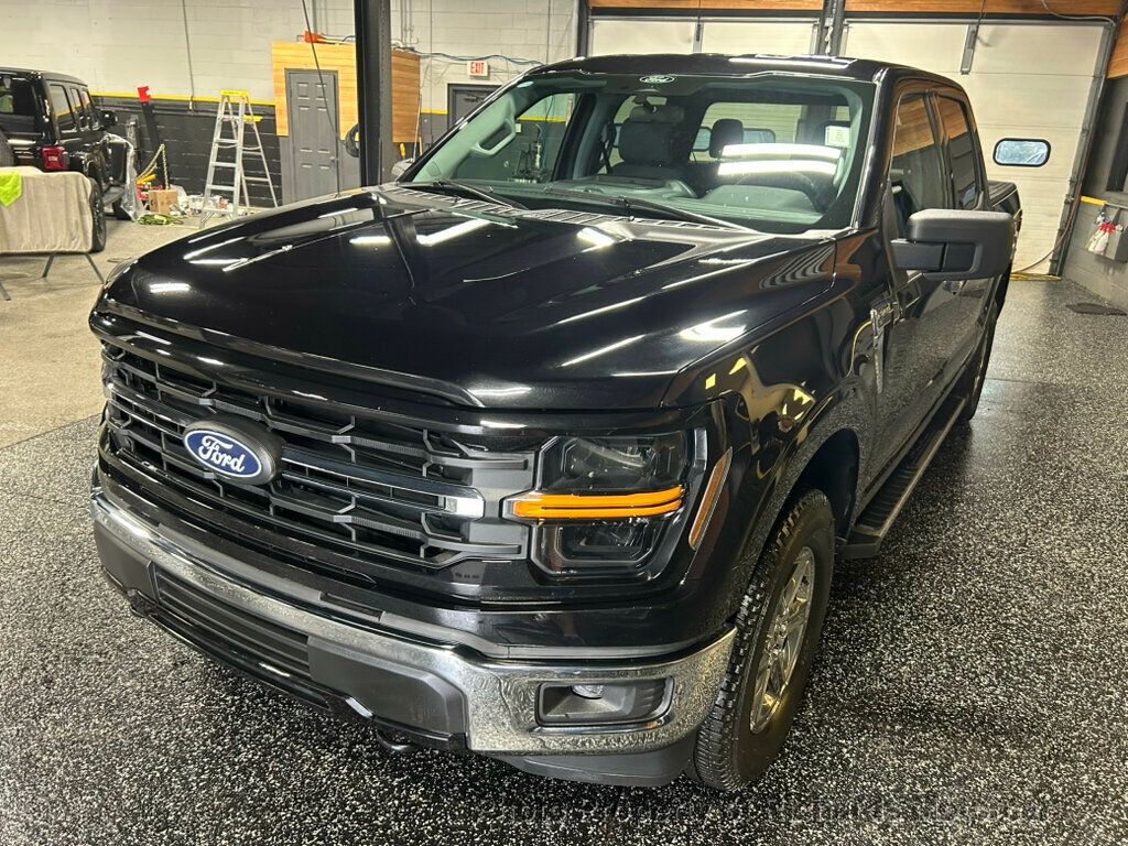2025 Ford F-150 XLT 4WD SuperCrew 5.5' Box - Agate Black Metallic exterior view 6