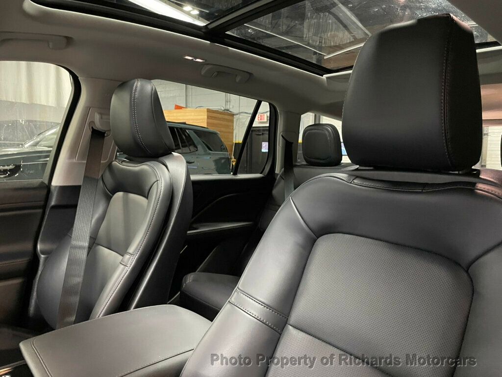 2025 Lincoln Aviator Premiere AWD - Infinite Black Metallic Clearcoat exterior view 11