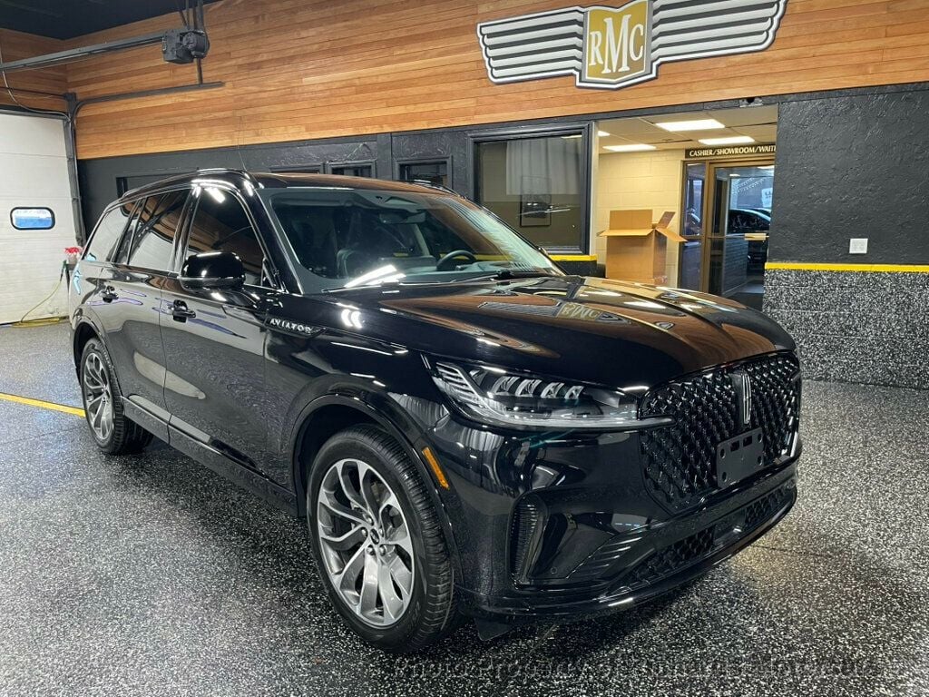 2025 Lincoln Aviator Premiere AWD - Infinite Black Metallic Clearcoat exterior view 2