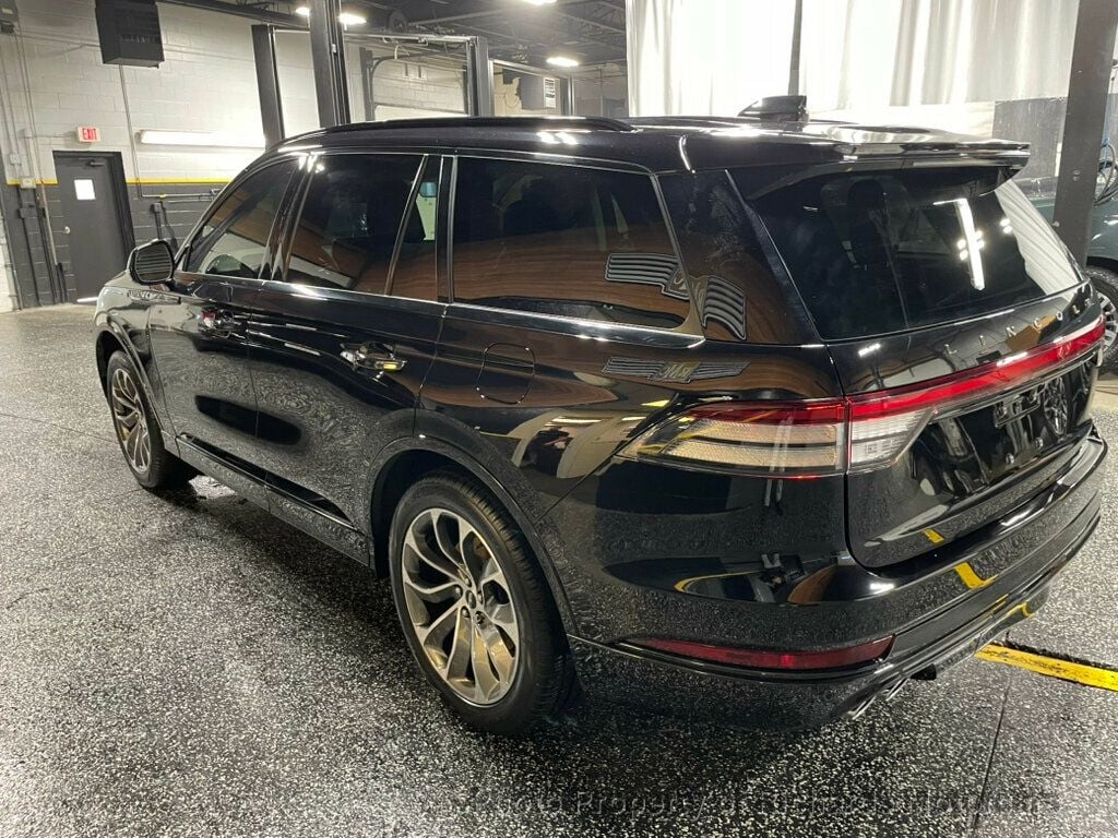 2025 Lincoln Aviator Premiere AWD - Infinite Black Metallic Clearcoat exterior view 5