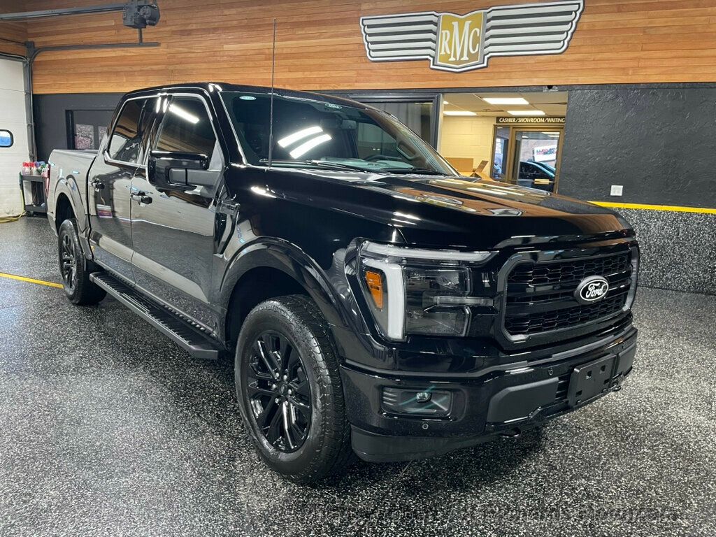 2026 Ford F-150 LARIAT 4WD SuperCrew 5.5' Box - Agate Black Metallic exterior view 2