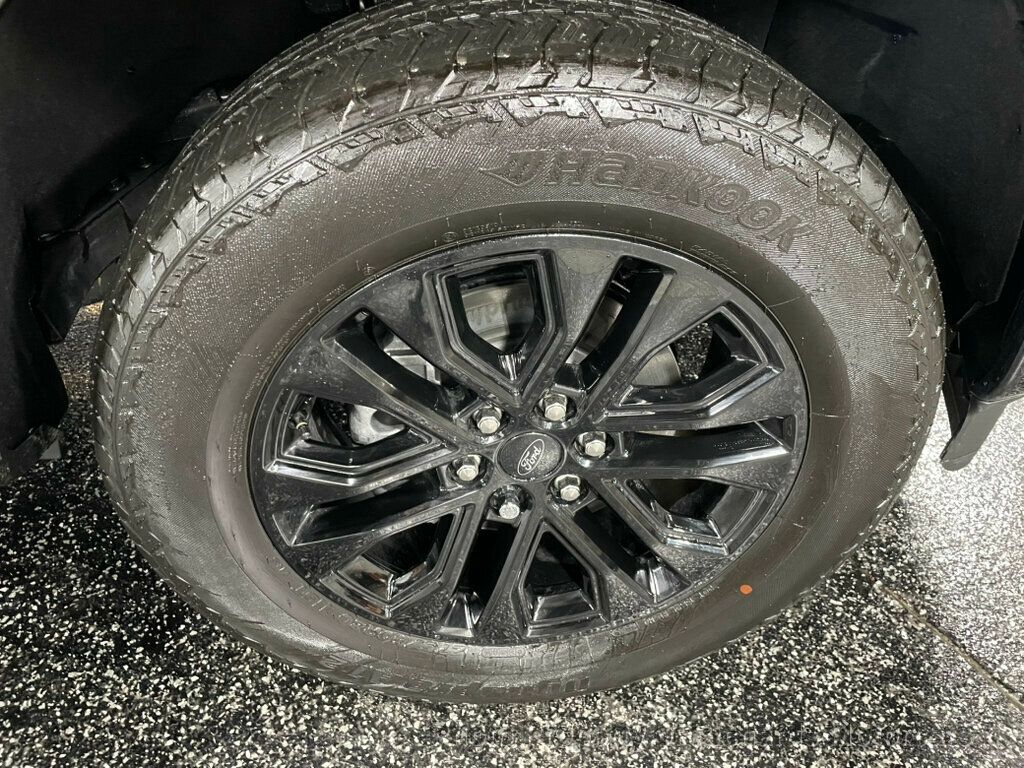 2026 Ford F-150 LARIAT 4WD SuperCrew 5.5' Box - Agate Black Metallic exterior view 9