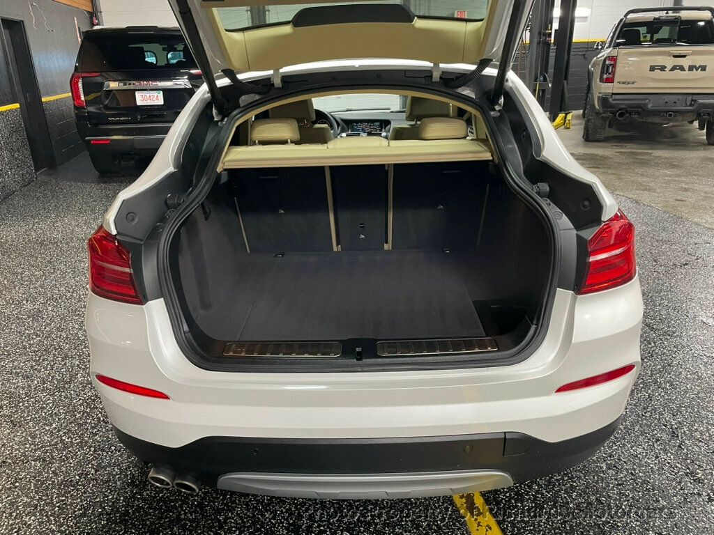 2016 BMW X4 xDrive28i - Mineral White Metallic exterior view 17