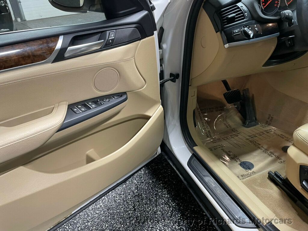 2016 BMW X4 xDrive28i - Mineral White Metallic exterior view 8