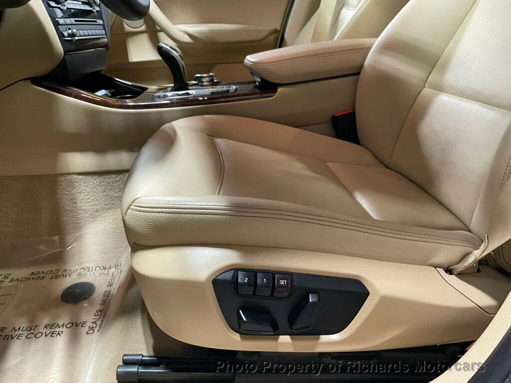 2016 BMW X4 xDrive28i - Mineral White Metallic exterior view 9