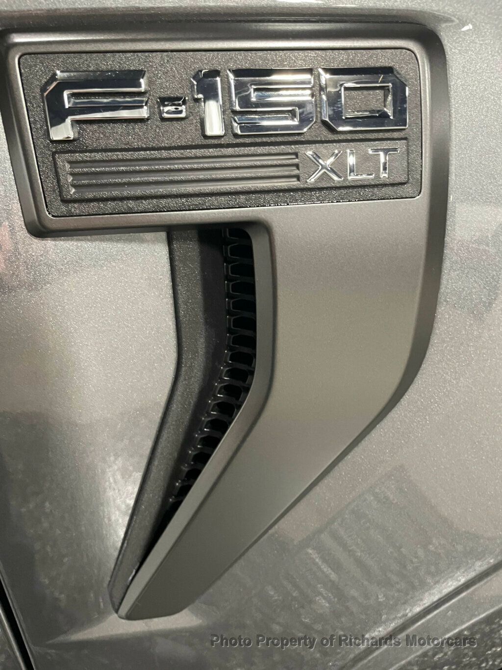 2023 Ford F-150 XLT 4WD SuperCrew 5.5' Box - Carbonized Gray Metallic exterior view 8