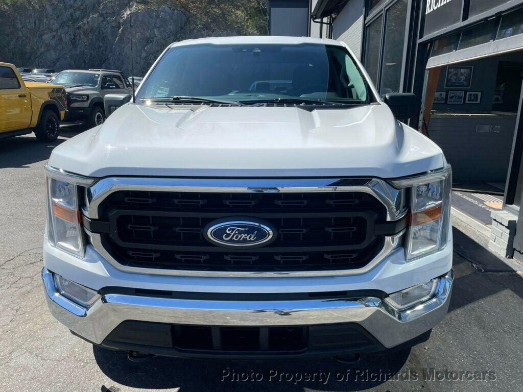 2022 Ford F-150 XLT 4WD SuperCrew 5.5' Box - Oxford White exterior view 4