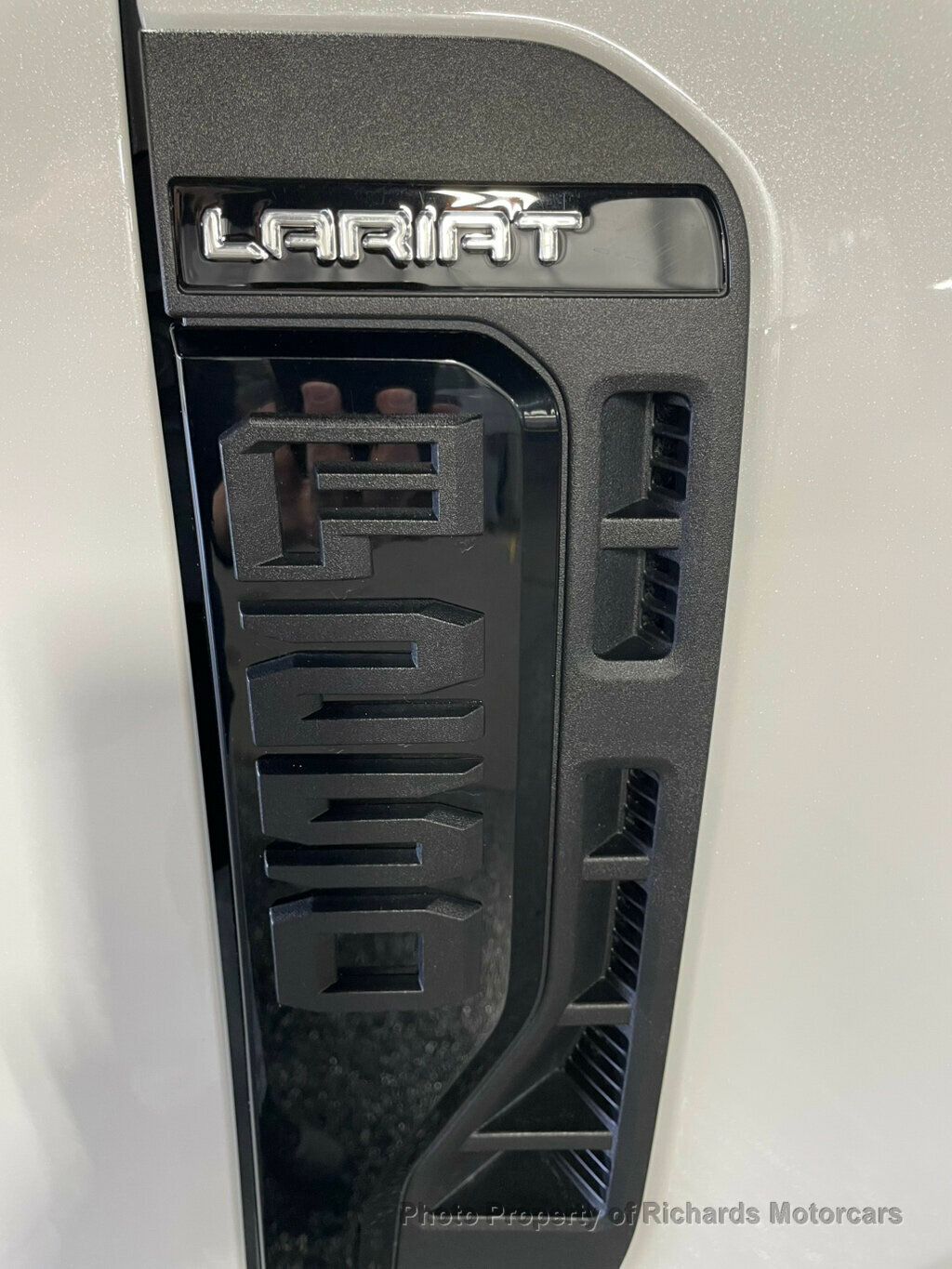 2024 Ford Super Duty F-250 SRW LARIAT 4WD Crew Cab 6.75' Box - Oxford White exterior view 7