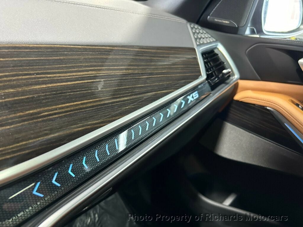 2025 BMW X5 xDrive40i Sports Activity Vehicle - Marina Bay Blue Metallic exterior view 15