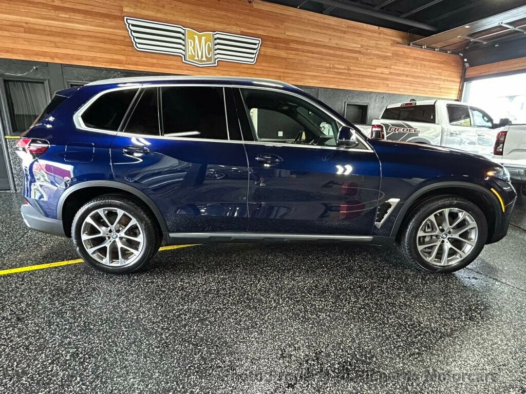 2025 BMW X5 xDrive40i Sports Activity Vehicle - Marina Bay Blue Metallic exterior view 2