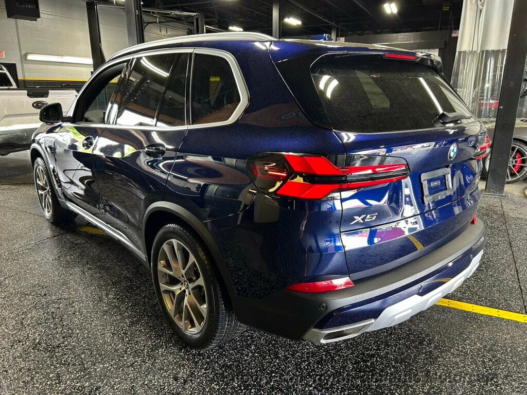 2025 BMW X5 xDrive40i Sports Activity Vehicle - Marina Bay Blue Metallic exterior view 5