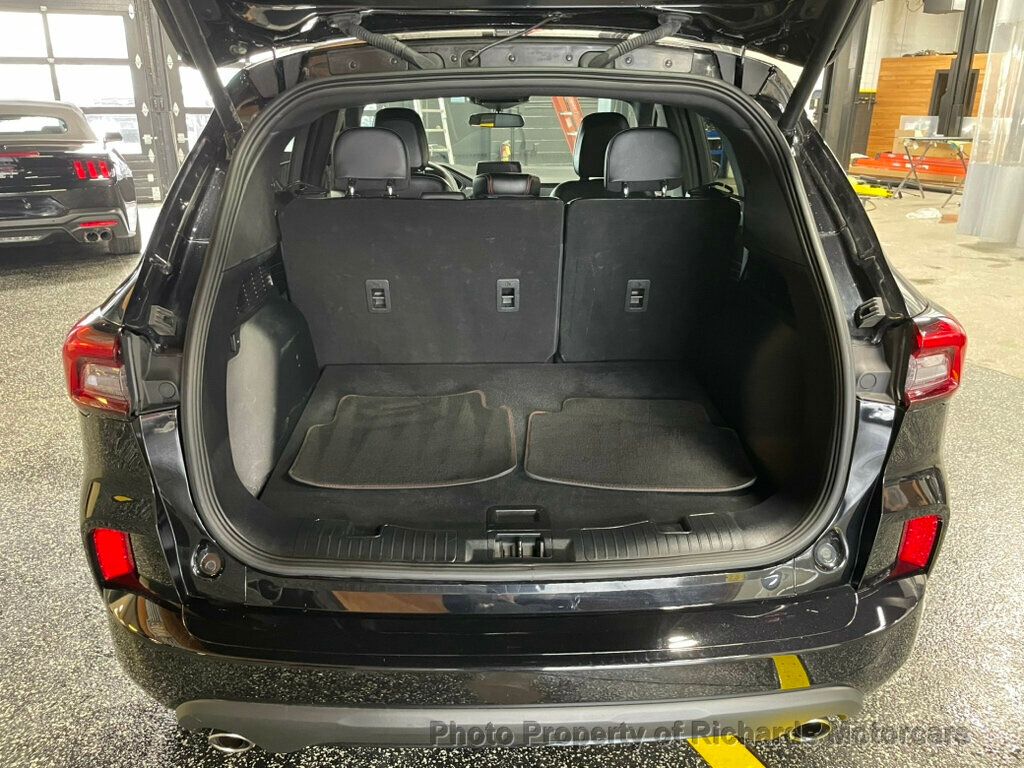 2024 Ford Escape ST-Line AWD - Agate Black Metallic exterior view 14