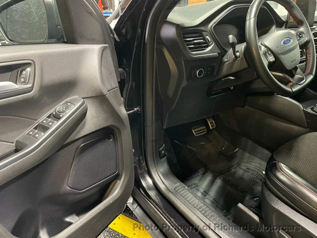 2024 Ford Escape ST-Line AWD - Agate Black Metallic exterior view 8
