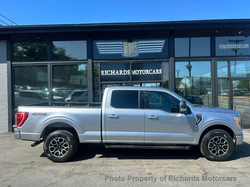 2023 Ford F-150 XLT 4WD SuperCrew 6.5' Box - Iconic Silver Metallic exterior view 2