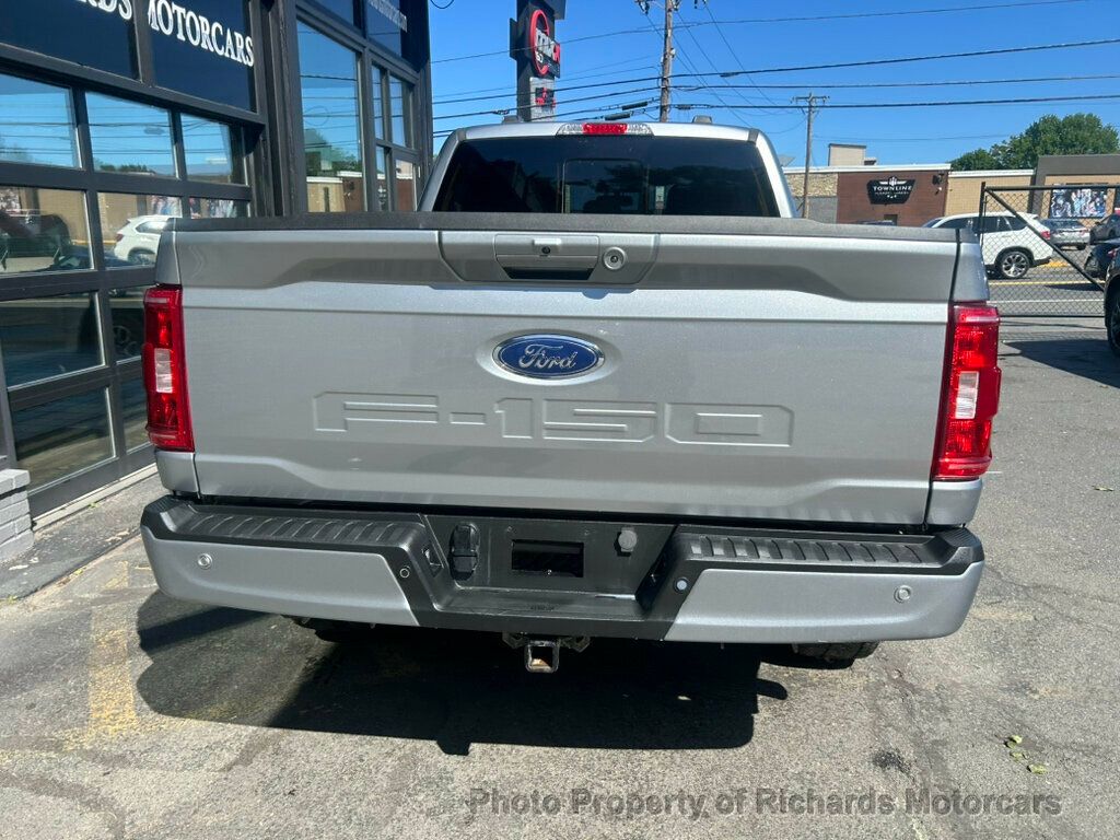 2023 Ford F-150 XLT 4WD SuperCrew 6.5' Box - Iconic Silver Metallic exterior view 4