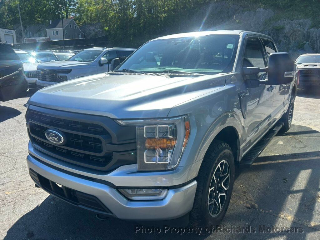 2023 Ford F-150 XLT 4WD SuperCrew 6.5' Box - Iconic Silver Metallic exterior view 6