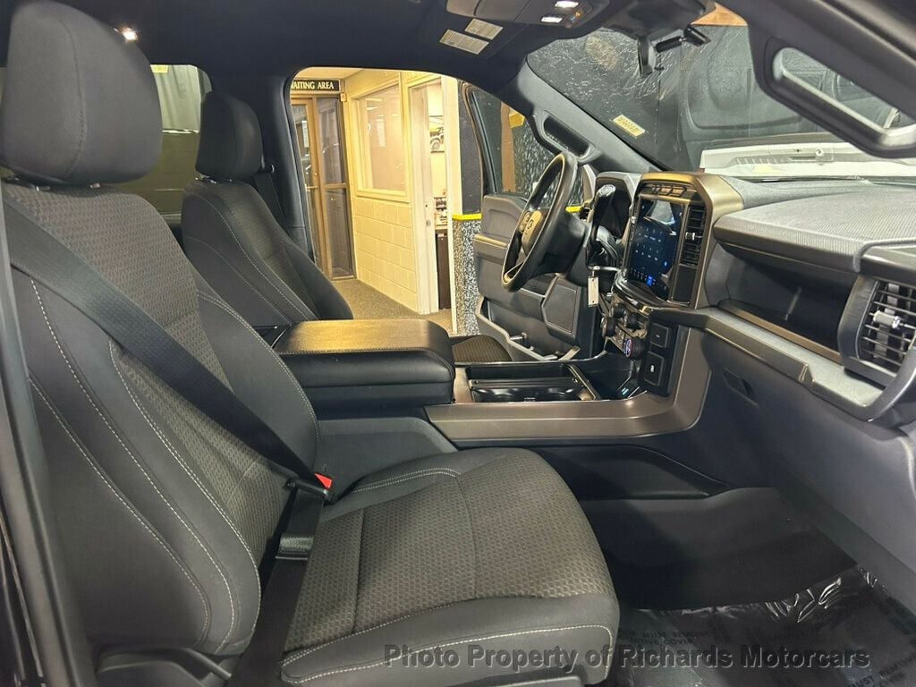 2024 Ford F-150 STX 4WD SuperCrew 5.5' Box - Agate Black Metallic exterior view 17