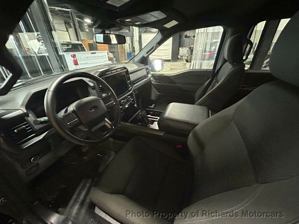 2024 Ford F-150 XLT 4WD SuperCrew 5.5' Box - Agate Black Metallic exterior view 15