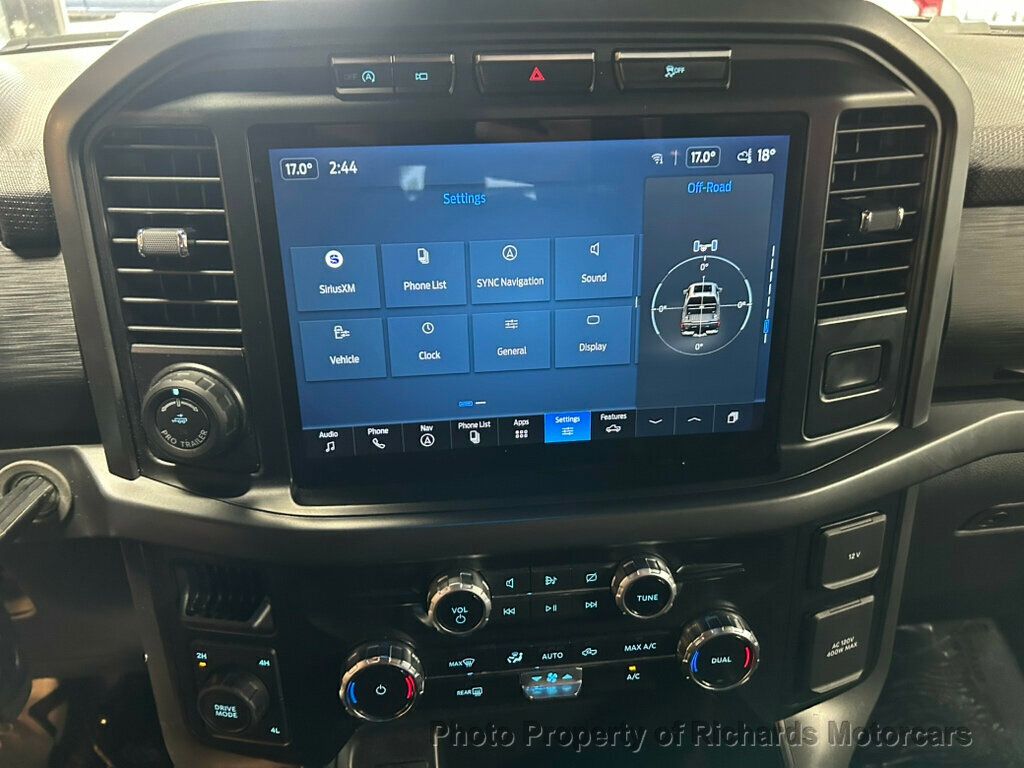 2024 Ford F-150 XLT 4WD SuperCrew 5.5' Box - Agate Black Metallic exterior view 18