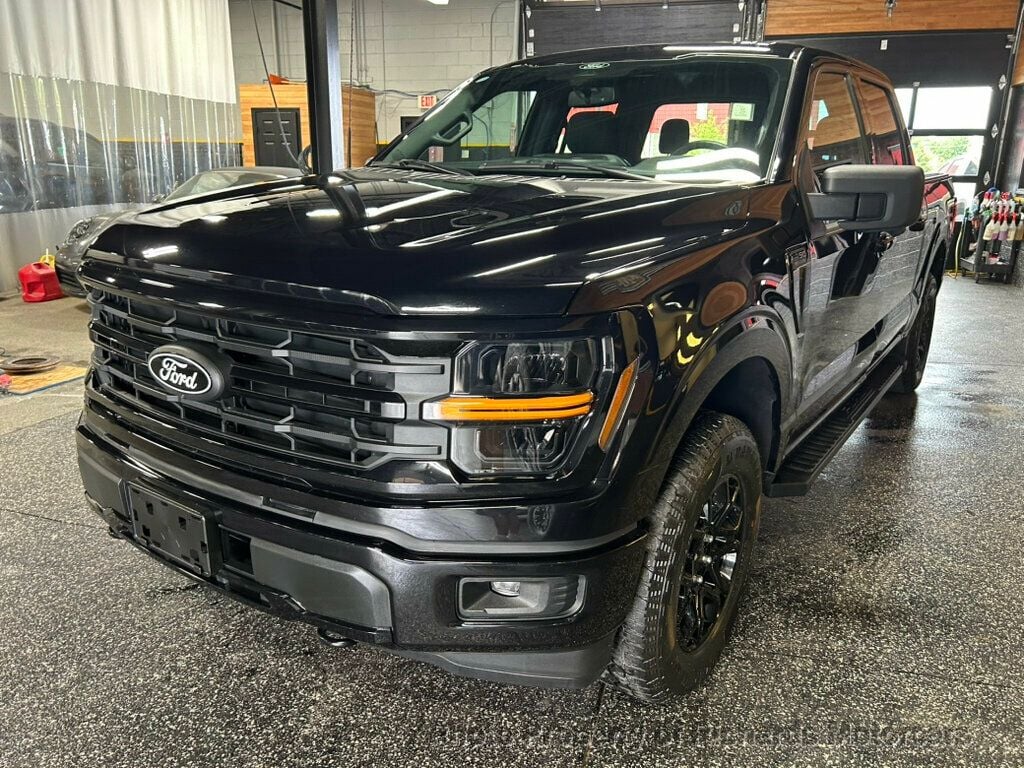 2024 Ford F-150 XLT 4WD SuperCrew 5.5' Box - Agate Black Metallic exterior view 7