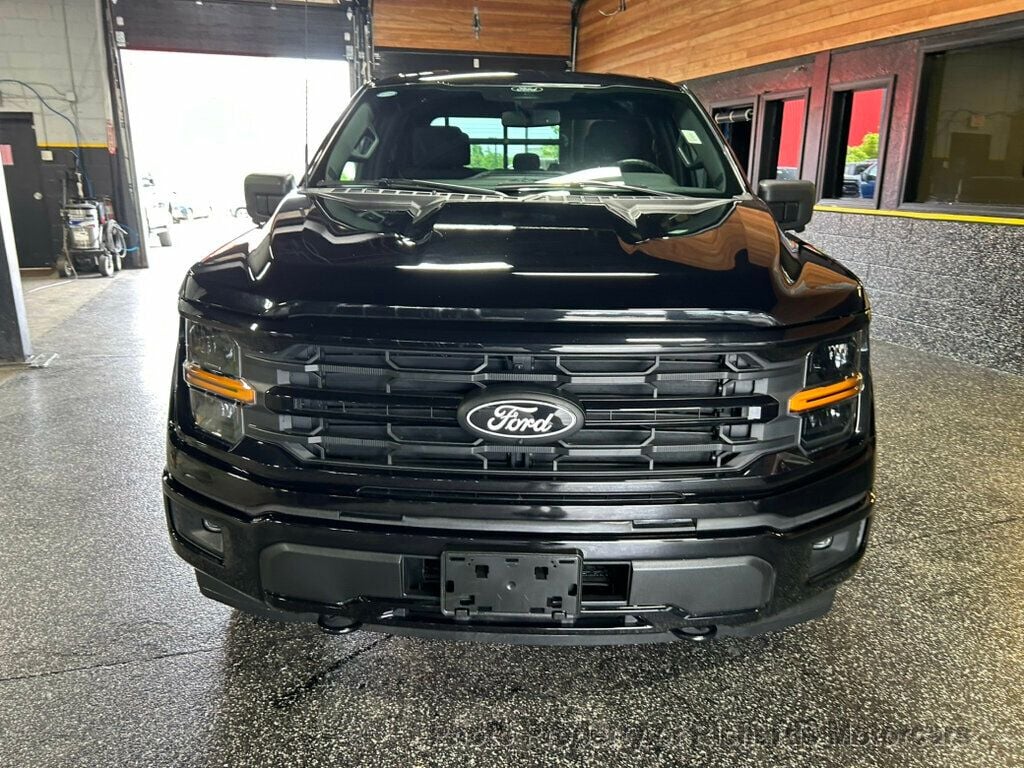 2024 Ford F-150 XLT 4WD SuperCrew 5.5' Box - Agate Black Metallic exterior view 8