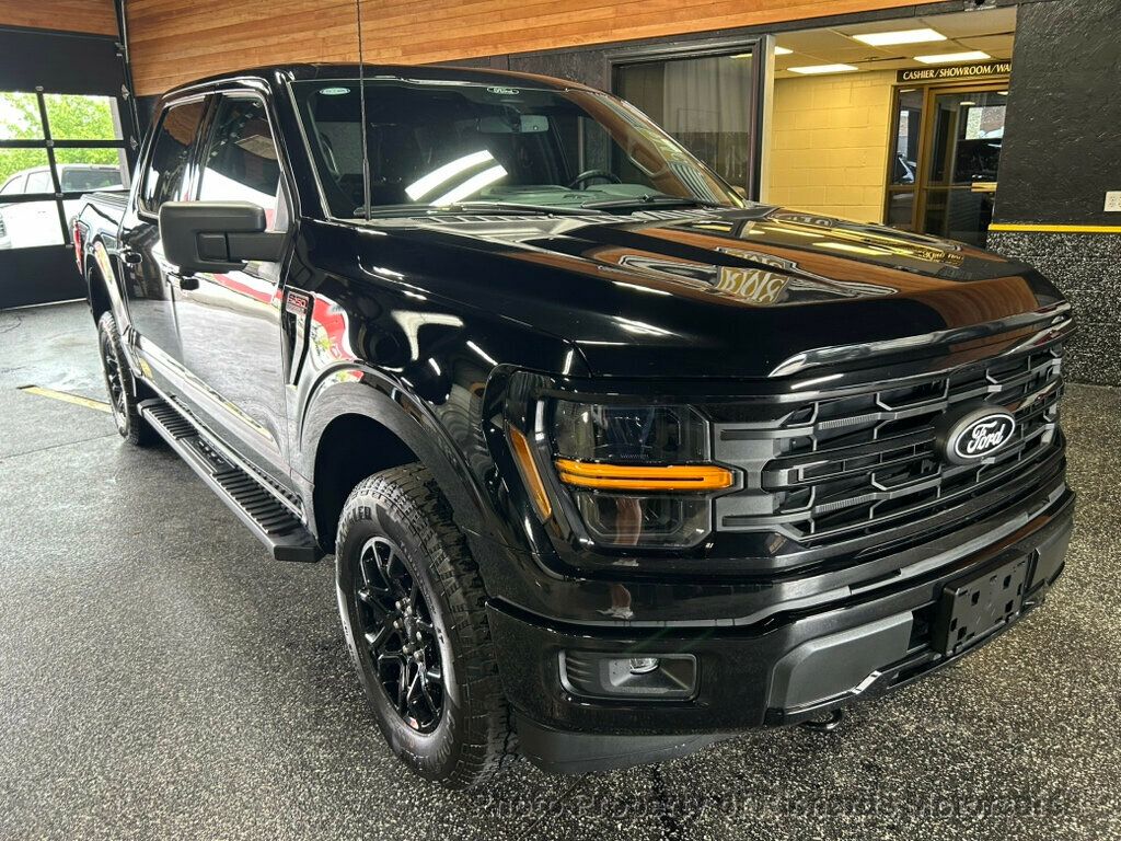 2024 Ford F-150 XLT 4WD SuperCrew 5.5' Box - Agate Black Metallic exterior view 9