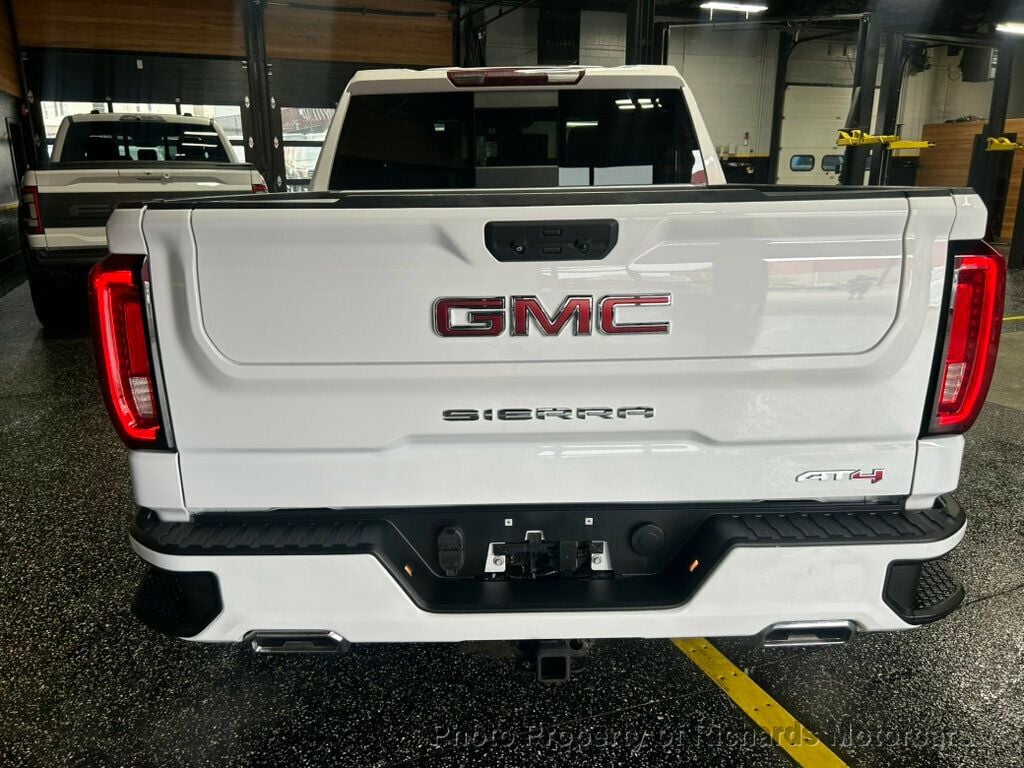 2022 GMC Sierra 1500 - Summit White exterior view 4
