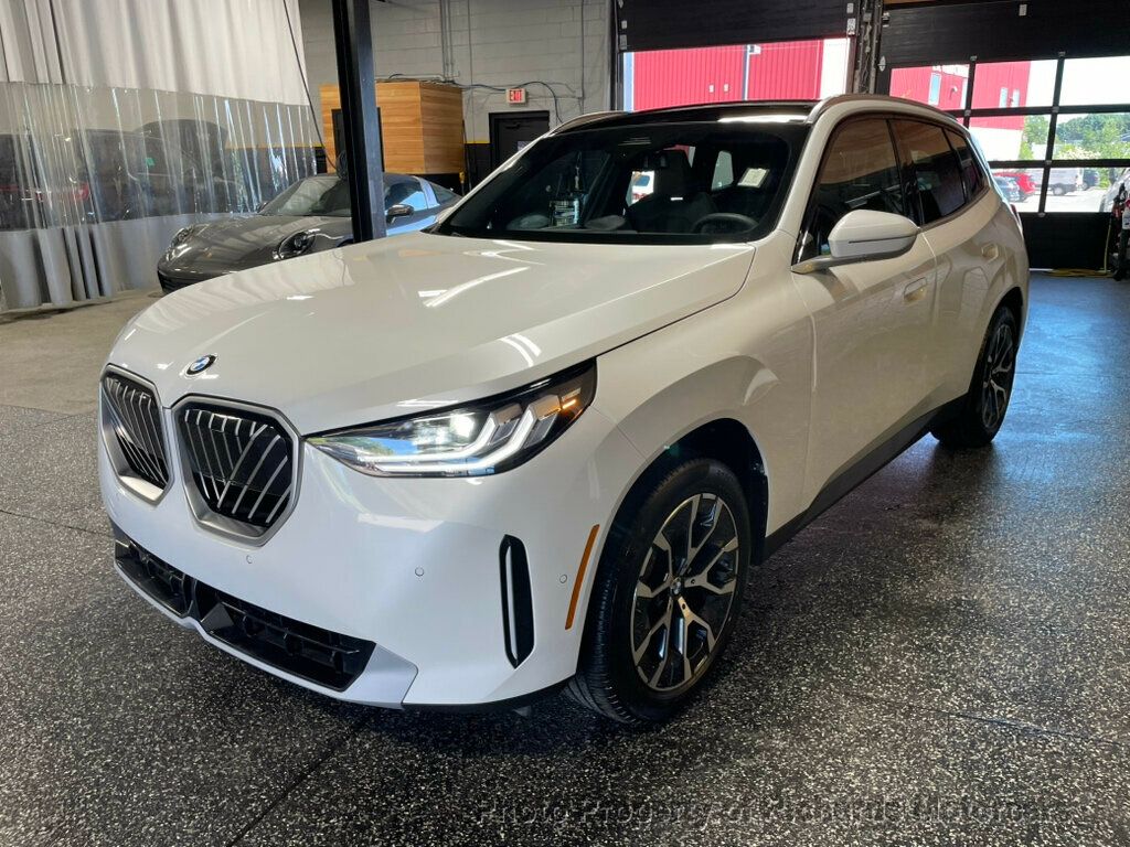 2025 BMW X3 30 xDrive Sports Activity Vehicle - Mineral White Metallic exterior view 5