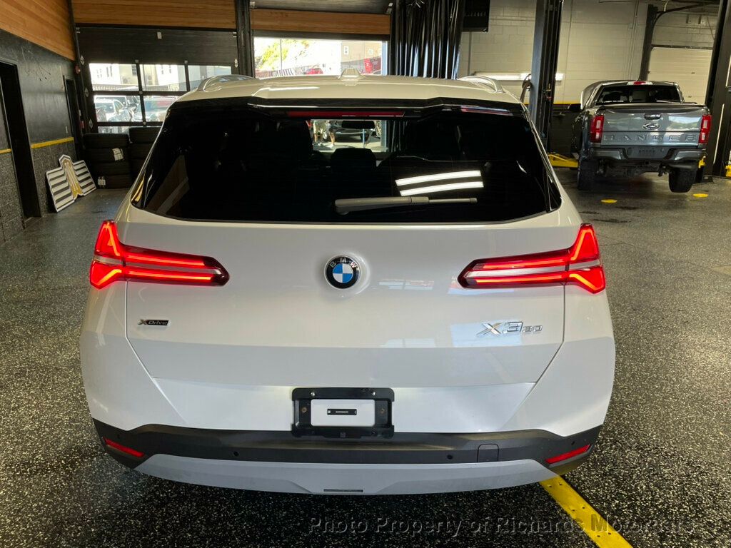 2025 BMW X3 30 xDrive Sports Activity Vehicle - Mineral White Metallic exterior view 7