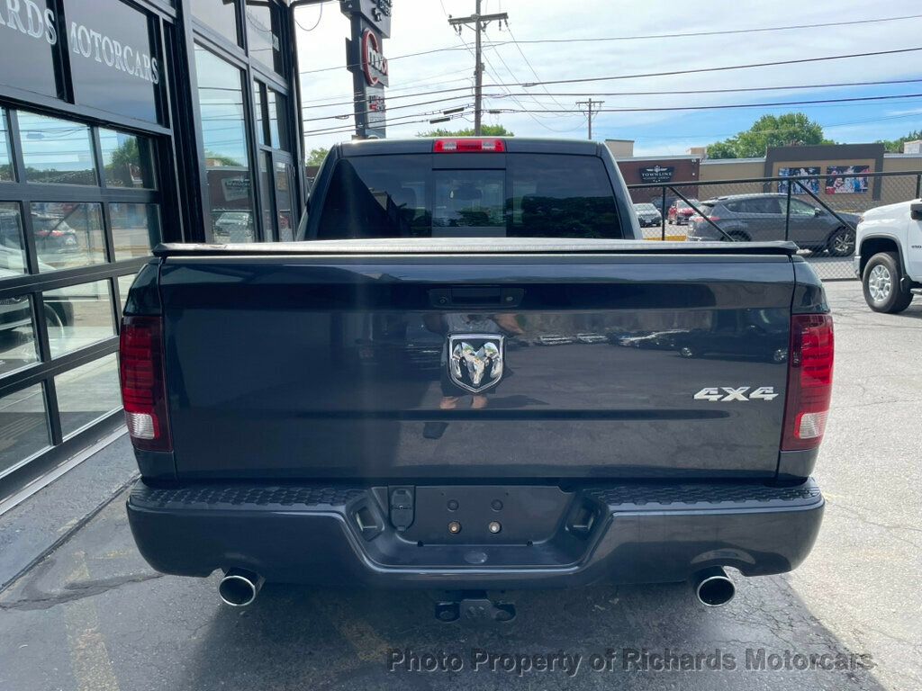 2017 Ram 1500 Night 4x4 Crew Cab 5'7