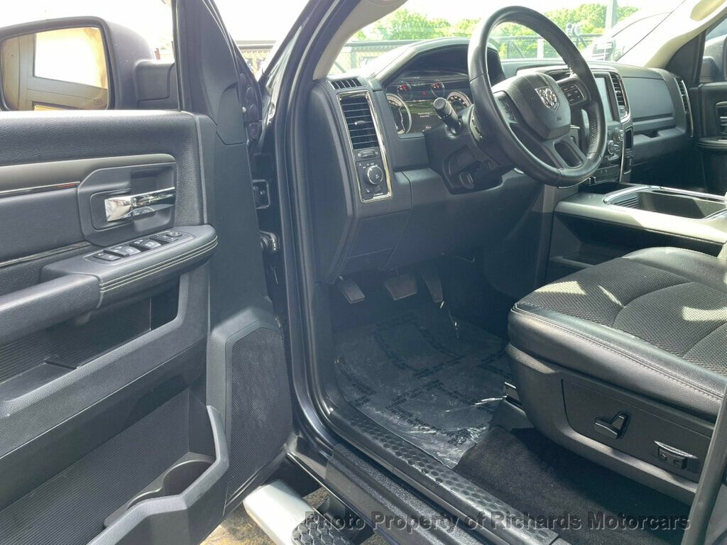 2017 Ram 1500 Night 4x4 Crew Cab 5'7