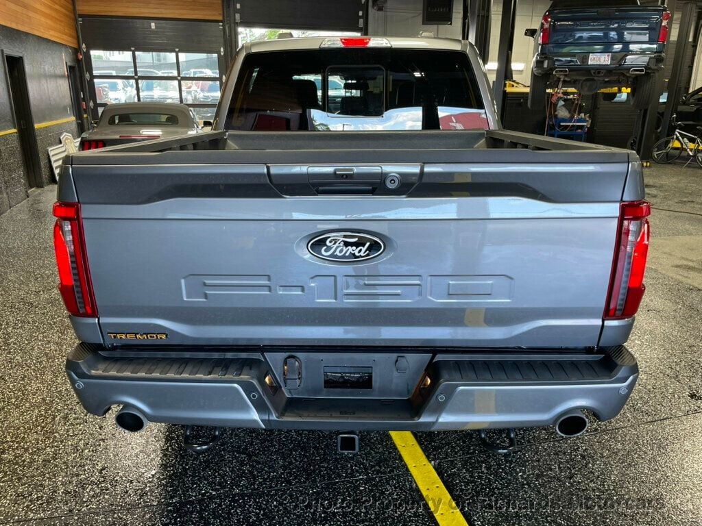 2025 Ford F-150 Tremor 4WD SuperCrew 5.5' Box - Carbonized Gray Metallic exterior view 6