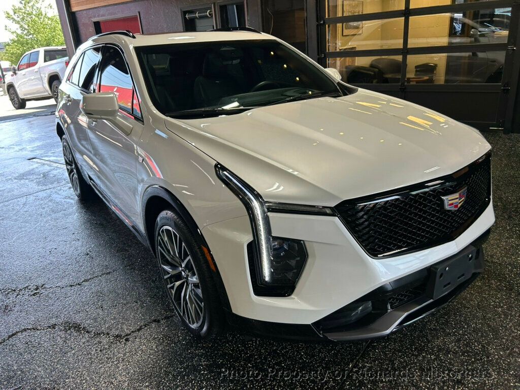 2025 Cadillac XT4 AWD 4dr Sport - Crystal White Tricoat exterior view 8