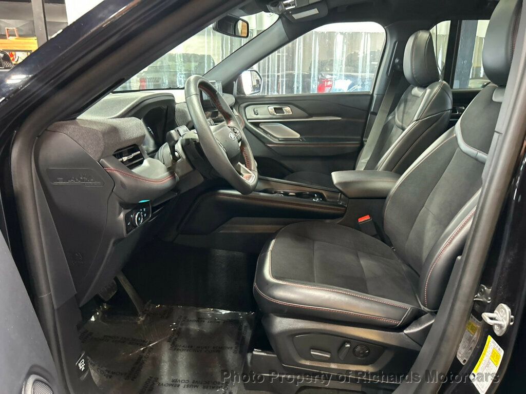 2025 Ford Explorer ST 4WD - Agate Black Metallic exterior view 13