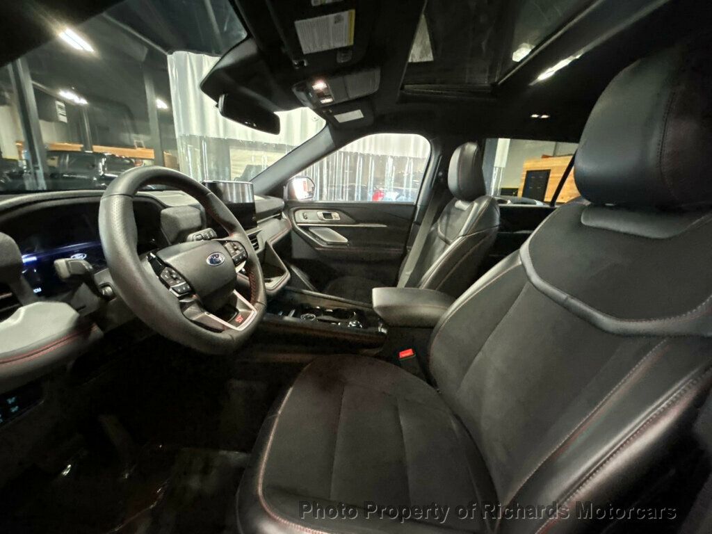 2025 Ford Explorer ST 4WD - Agate Black Metallic exterior view 14