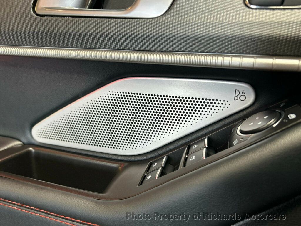 2025 Ford Explorer ST 4WD - Agate Black Metallic exterior view 18