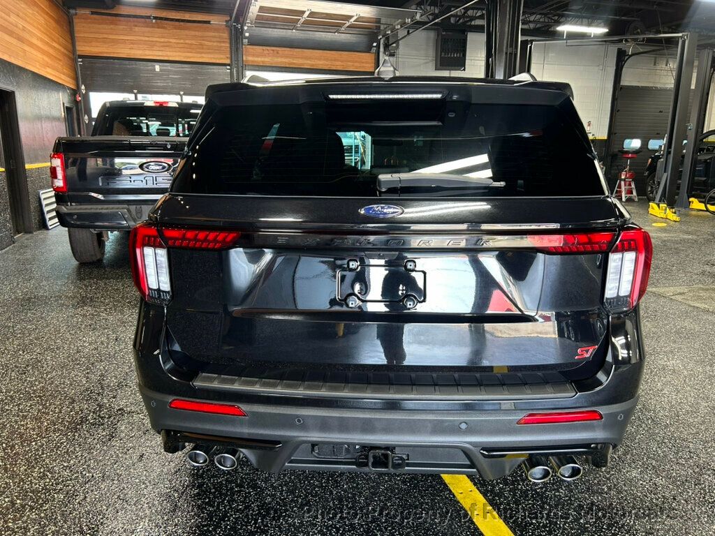2025 Ford Explorer ST 4WD - Agate Black Metallic exterior view 4
